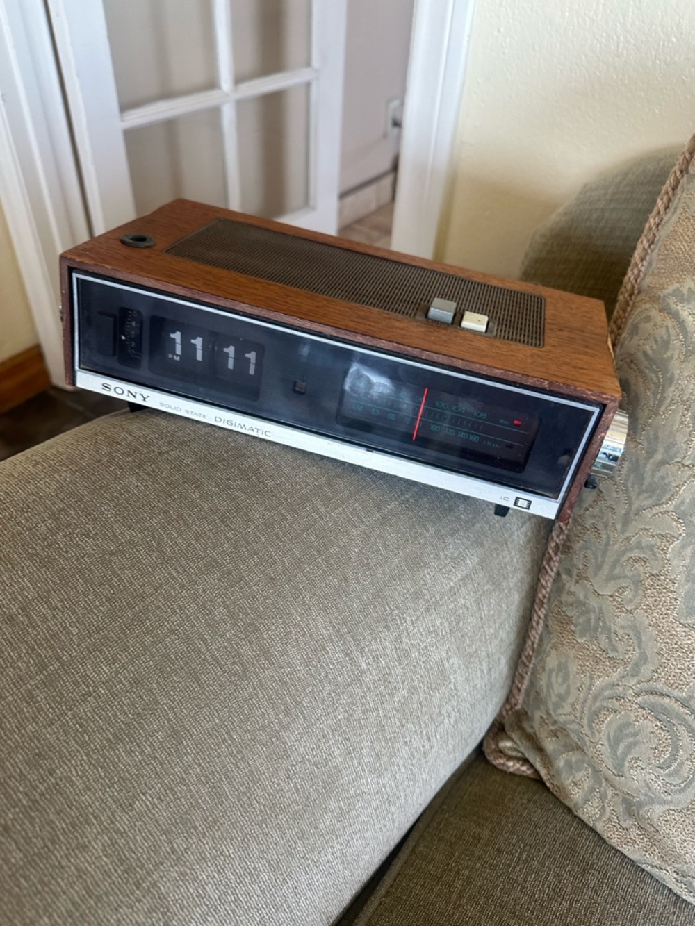 Sony Brown Wood-Grain Flip Clock AM/FM Radio
